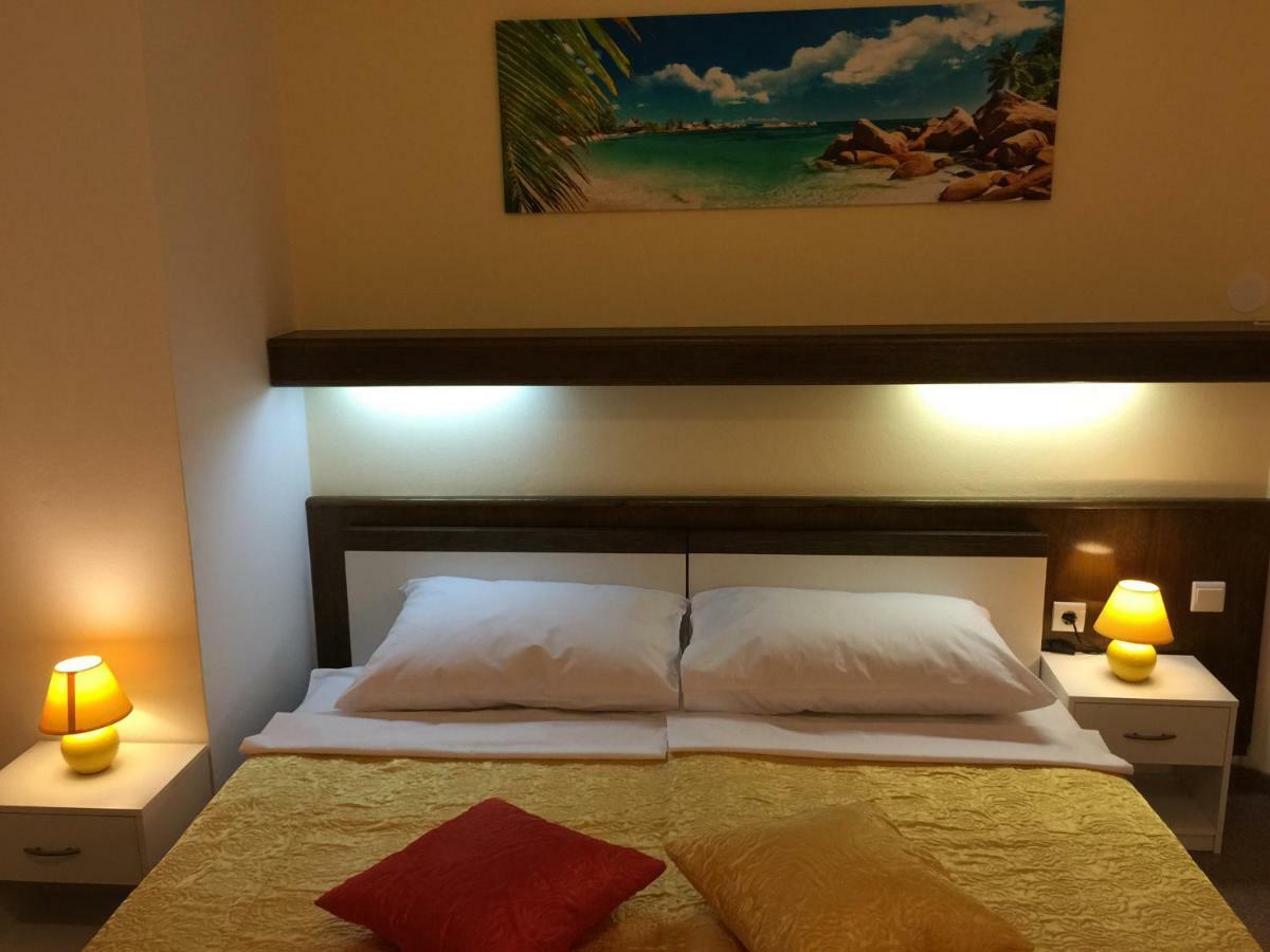 Hotel Ruža Novi Vinodolski Buitenkant foto